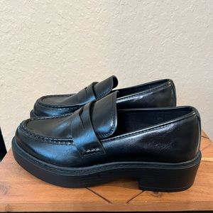 NEW Stradivarius Loafers